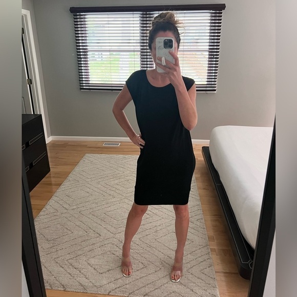 Alice + Olivia black open back mini shift dress size small - Picture 4 of 5